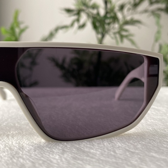 Celine Mask/Shield Wraparound Sunglasses (CL40195I, White/Smoke) - Picture 11 of 16